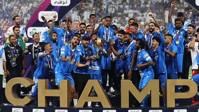 الهلال يكتسح الاتحاد ويتوج بطلا لكأس السوبر السعودي
