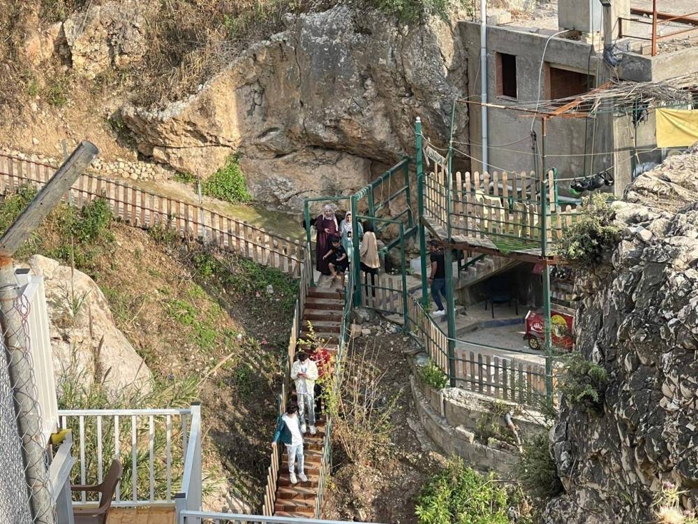 عجلون: المئات يرتادون المواقع السياحية ثالث أيام العيد