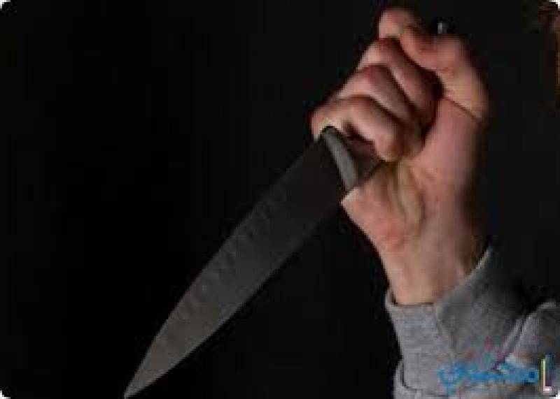 جريمة بشعة تهز اليمن..يقتل والدته بطعنات غادرة في صدرها ويسلم نفسه للشرطة
