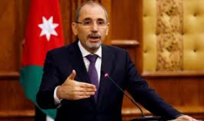 الصفدي: المقذوفات التي تنتهك مجالنا الجوي تشكل خطراً على الأردن