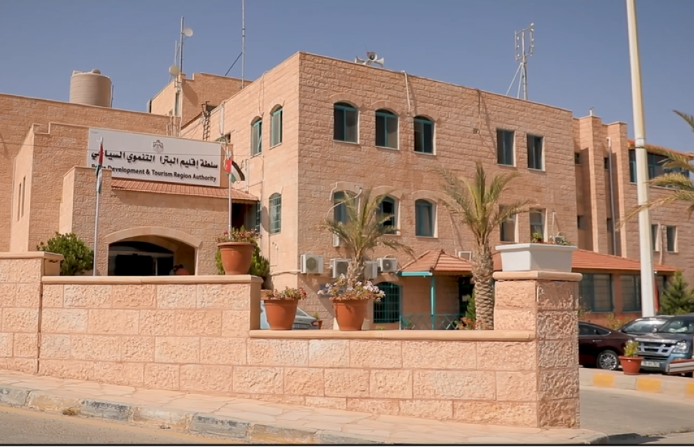 سلطة إقليم البترا تعقد ورشة تشاورية مع ممثلي القطاع السياحي وخطوط الطيران لإطلاق برامج سياحية جديدة في البترا