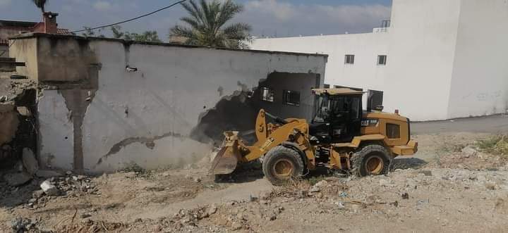 بلدية معاذ بن جبل تهدم مبنى مسلخ المواشي الآيل للسقوط