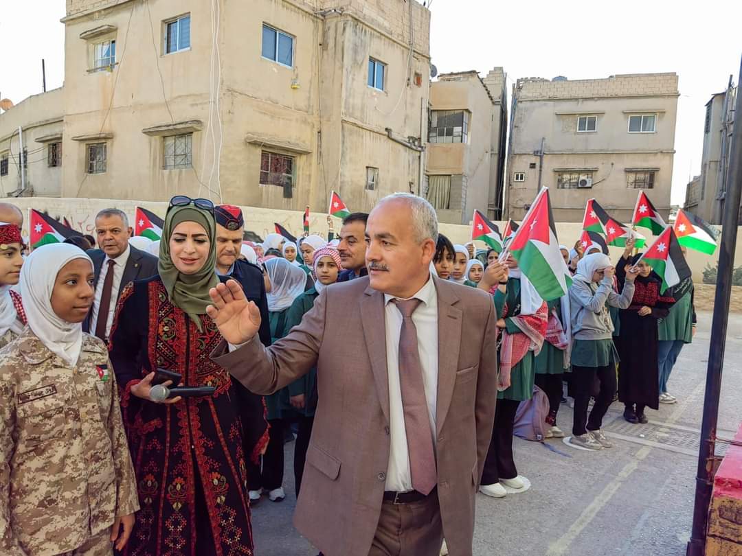 تربية الزرقاء الأولى تحتفل باليوم الوطني للعلم..صور