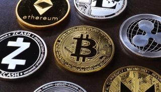 أسعار العملات الرقمية.. بيتكوين تقود صحوة «الكريبتو» على وقع «التنصيف»