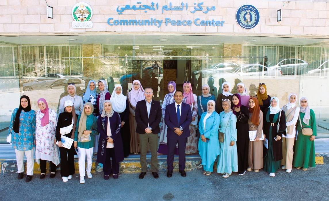 ورشة تفاعلية لشابات ماركا بمركز السلم المجتمعي