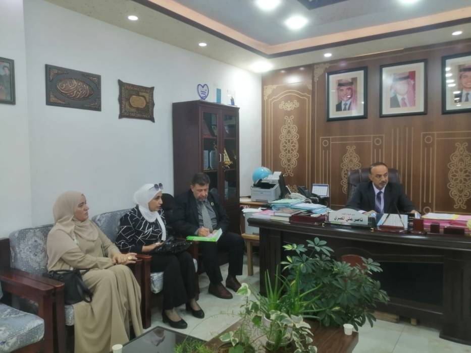 مديرية الأجهزة المختبرية وقسم الاحتفالات والفنون في الوزارة يقفان على استعدادات معرض (الرعاية الهاشمية للقدس)