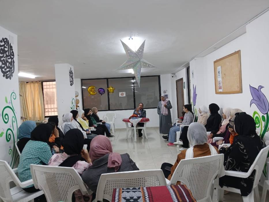 حوار في مركز شابات سوف حول الاحزاب ودور المرأة بالانتخابات وتشجيع الشباب على المشاركة