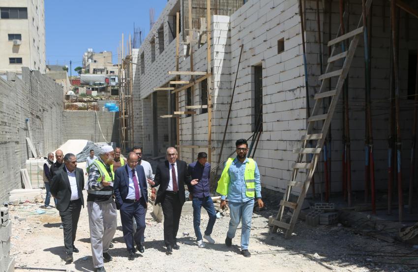 أبو السمن يوجه بدراسة مطالب المستثمرين في البحاث