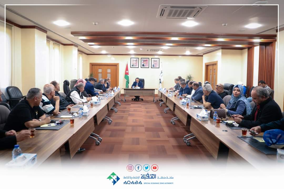 الفايز يلتقي رئيس واعضاء لجنة الكرامة للمتقاعدين العسكريين...صور
