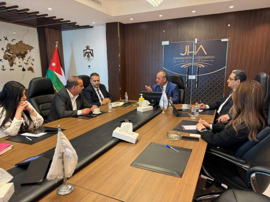 العين عبد الحكيم الهندي يترأس اجتماعاً مع التدريب المهني