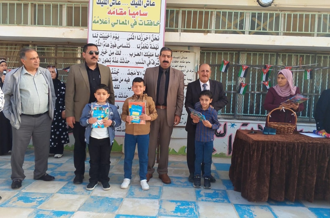 الفقرا يكرم الطلبة الفائزين بالمسابقة القرآنية في مدرسة الربة الاساسية الاولى المختلطة