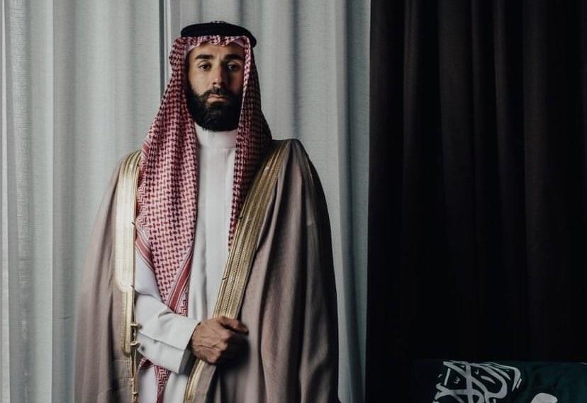 بنزيما يحتفل بتأهل ريال مدريد بالقهوة العربية