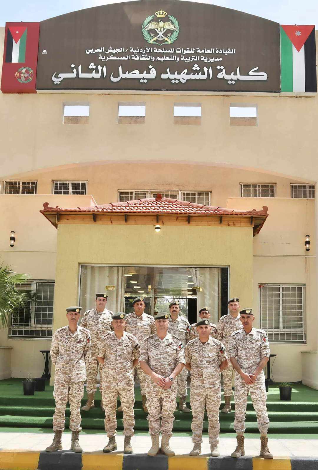 مدير التربية والتعليم والثقافة العسكرية يتفقد كلية الشهيد فيصل الثاني...صور