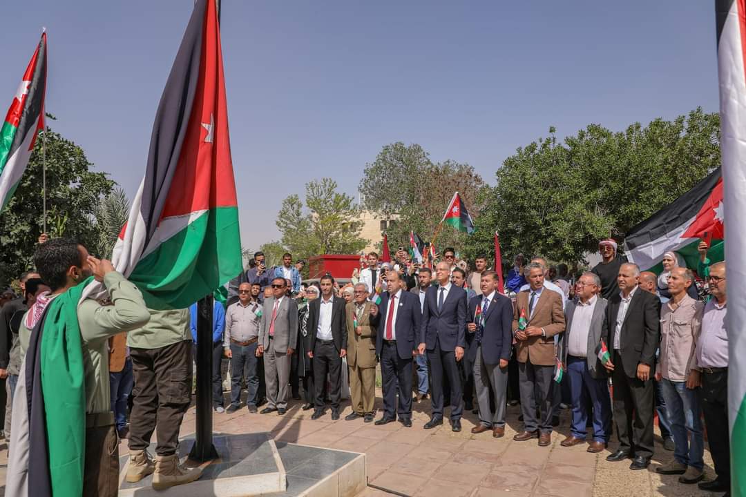 بمناسبة يوم العلم الاردني ... مسيره احتفالية في الجامعة الهاشمية...صور