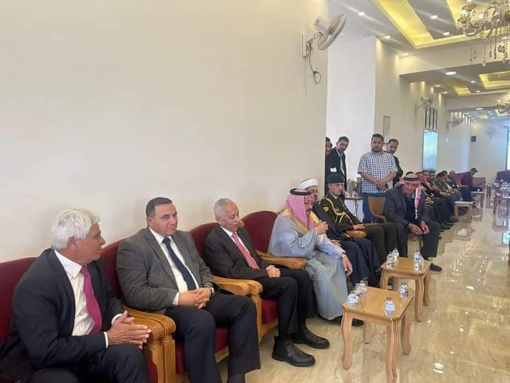 مندوبًا عَن الملك  وولي العهد ....العيسوي يُعزي عشيرة العبداللات...صور