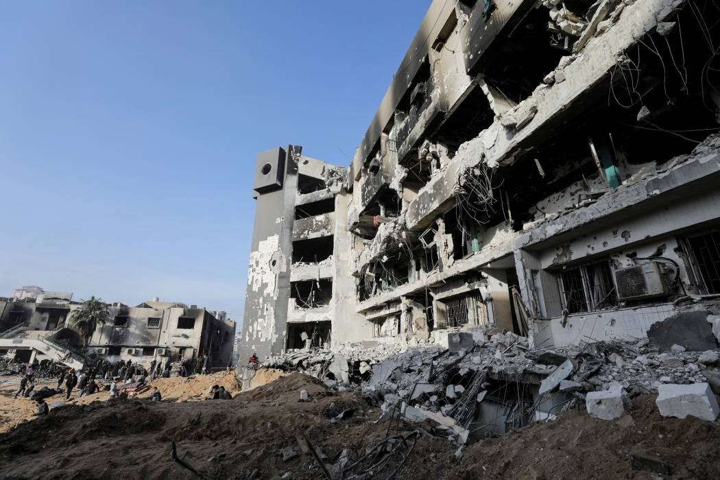 قوات الاحتلال تعدم أكثر من 300 من الطواقم الطبية في غزة