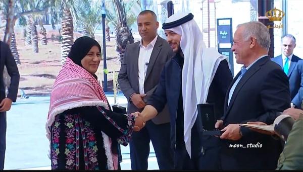 بعد التكريم الملكي .. عزم يهنئ الدكتورة الهباهبة