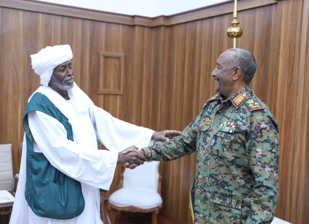 برهان  يلتقي وفد نظارة الهدندوة   بورتسودان