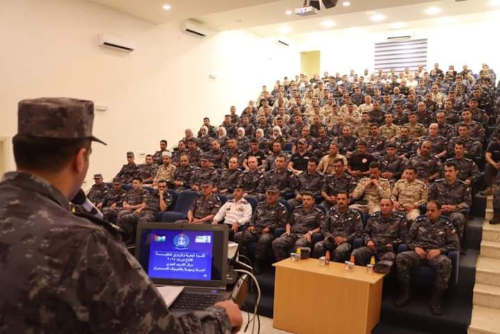 إفتتاح عدد من الدورات في قيادة القوة البحرية والزوارق الملكية