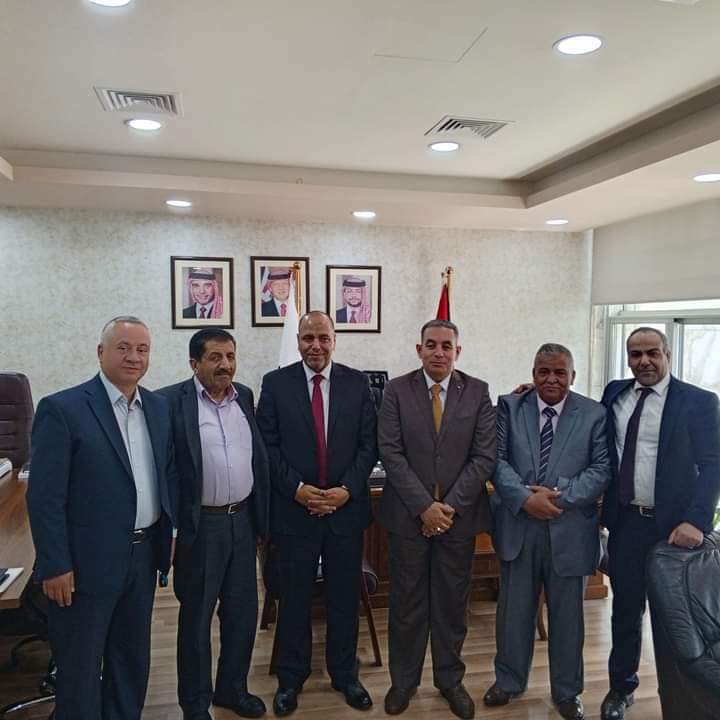 بحث مشروع إنشاء مزرعة خلايا شمسية في البلقاء وأخرى متعلقة بالشباب