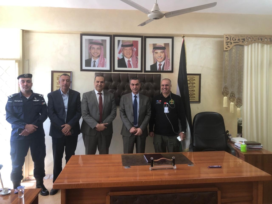 بدر متصرف لواء الجامعة، و الشوابكة مدير تربية لواء الجامعة، يزوران مدرستي ضاحية الرشيد الثانوية للبنات و المهلب بن أبي صفرة الأساسية للبنين