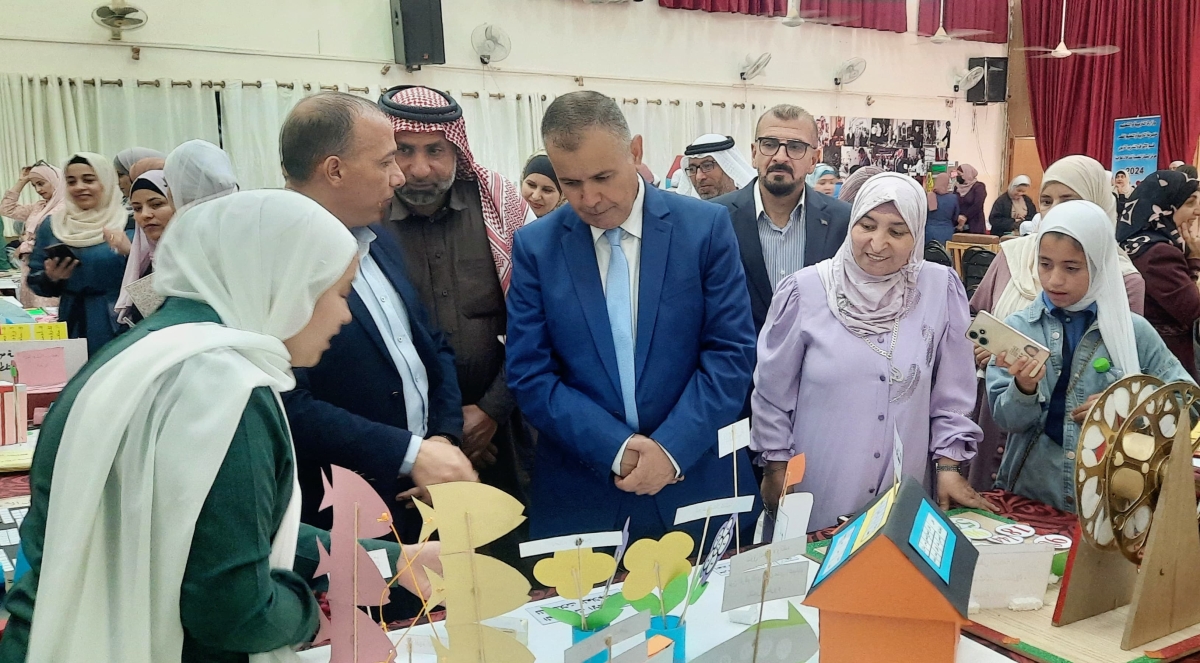 الذنيبات يفتتح معرض الوسائل العلمية لبرنامج التدخلات العلاجية في مدرسة القصر الثانوية للبنات