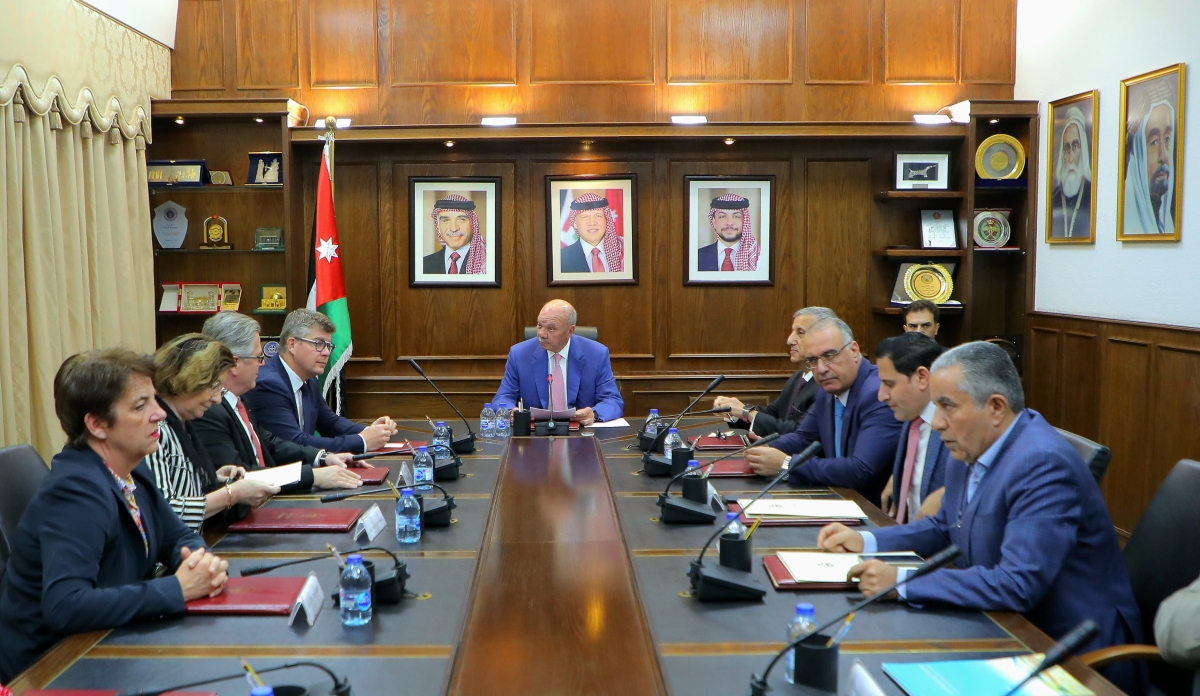 الفايز يلتقي رئيس لجنة الشؤون الخارجية والدفاع والقوات المسلحة في مجلس الشيوخ الفرنسي...صور