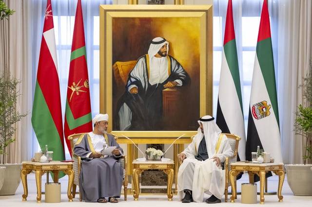 الرئيس الإماراتي يستقبل سلطان عُمان في أبوظبي