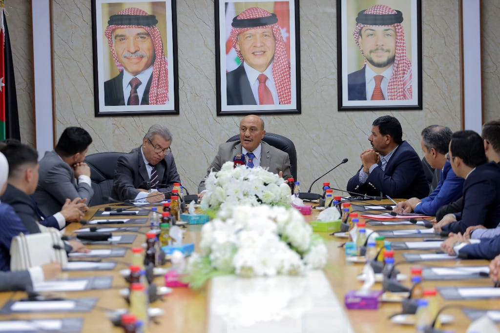 وفد طلابي من حقوق عمان الاهلية يزور اللجنة القانونية النيابية