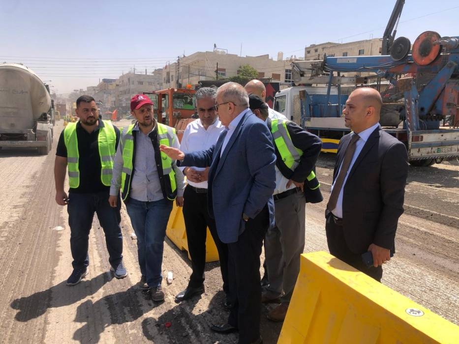 وزير الأشغال يتفقد العمل بمشروع تحسين وإعادة تأهيل طريق الحزام الدائري ...صور