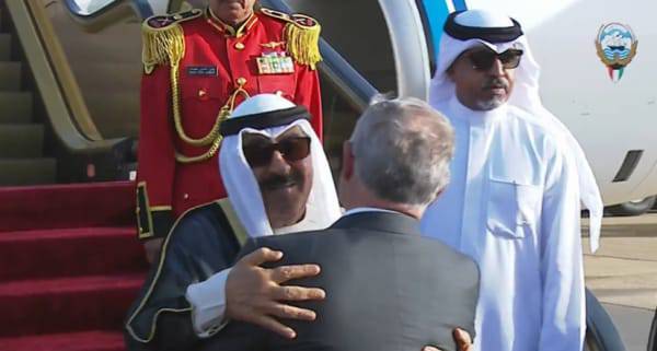 الملك وولي العهد في استقبال  سمو الشيخ مشعل الأحمد الجابر الصباح ...صور