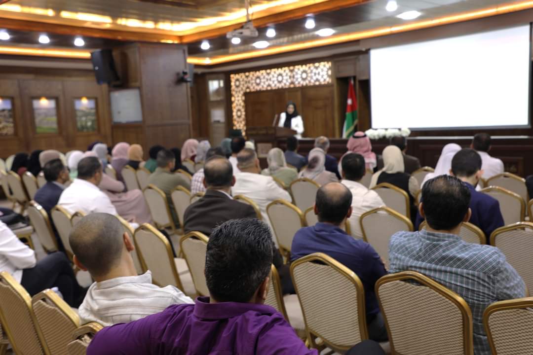 ورشة تدريبية لموظفي البلديات في المكتبة الوطنية .
