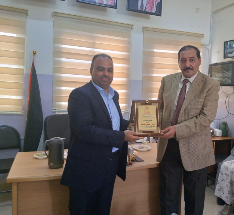 العوران يرعي احتفال مدرسة المنشية الثانوية المختلطة