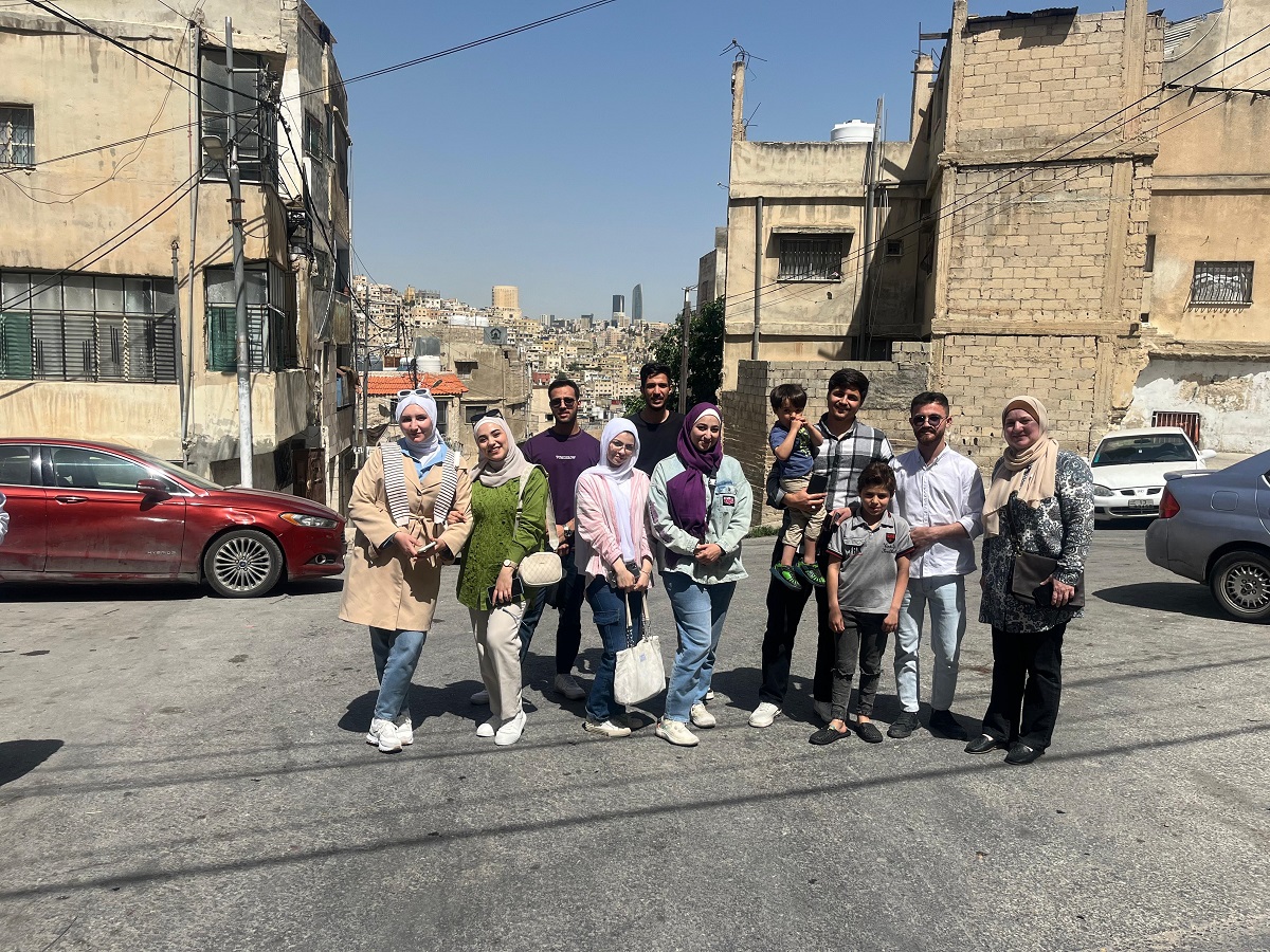 طلبة العمارة بجامعة الزرقاء يزورون جبل النظيف