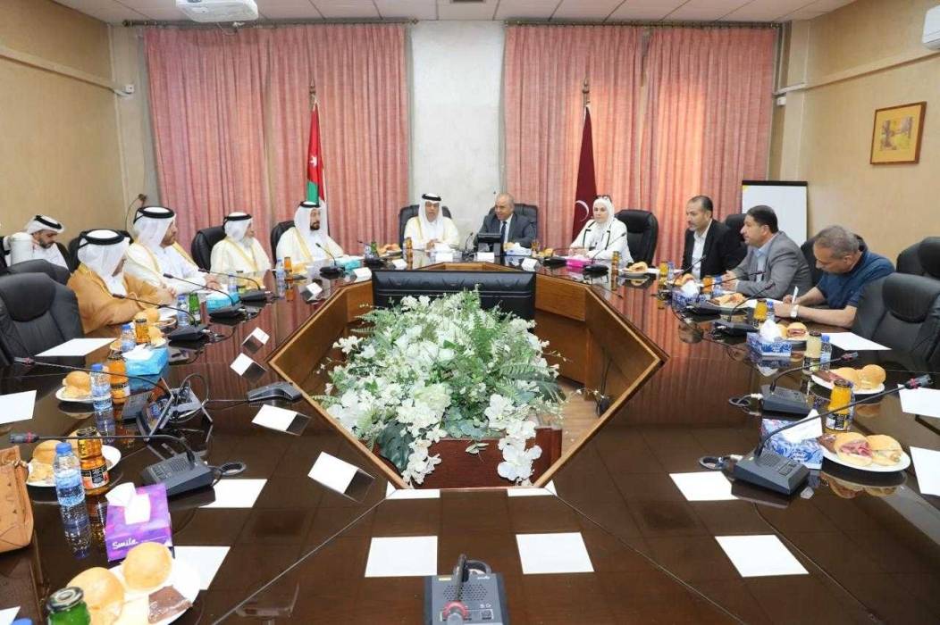 وزير التربية يبحث مع وفد الشورى القطري قضايا تعليمية وتربوية