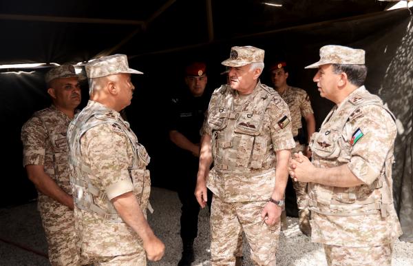 الحنيطي يشيد بجاهزية المنطقة العسكرية الوسطى