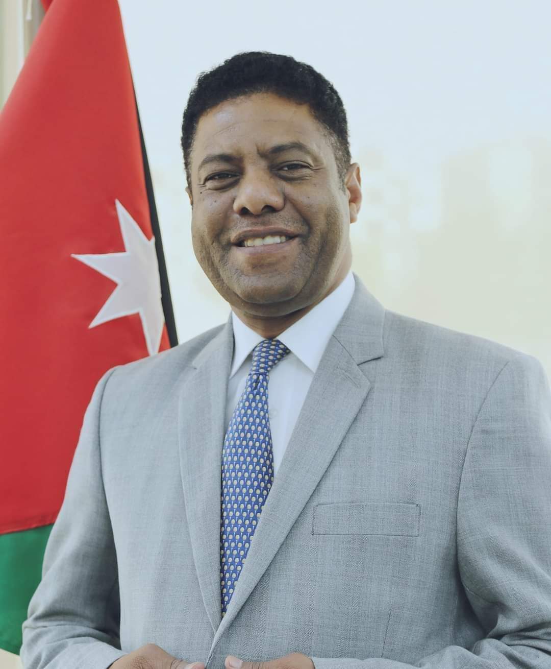العشوش يكتب لا تستعين بصغار رجالك على كبار اعمالك