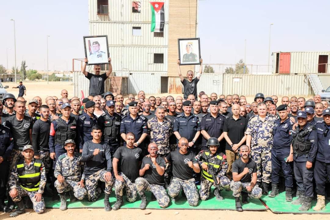 تخريج دورة تأهيل موظفي الضابطة الجمركية...صور