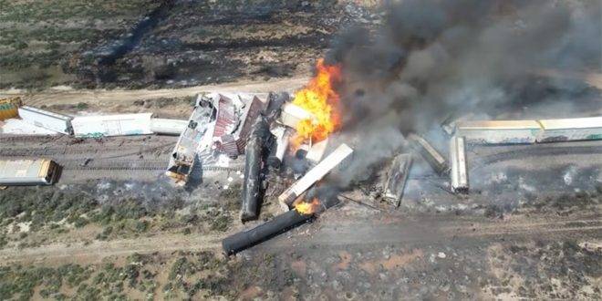 اندلاع حريق كبير إثر انحراف قطار عن مساره غرب الولايات المتحدة