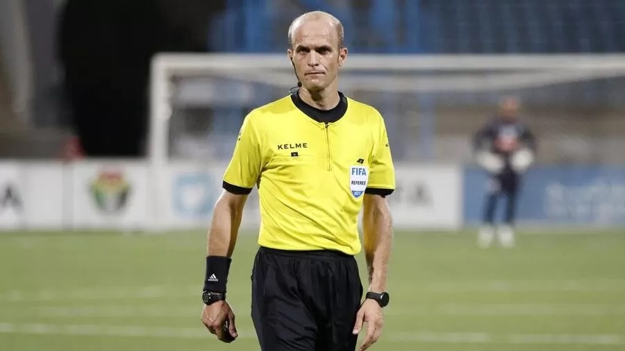 أدهم مخادمة حكماً لمباراة قمة الدوري العراقي