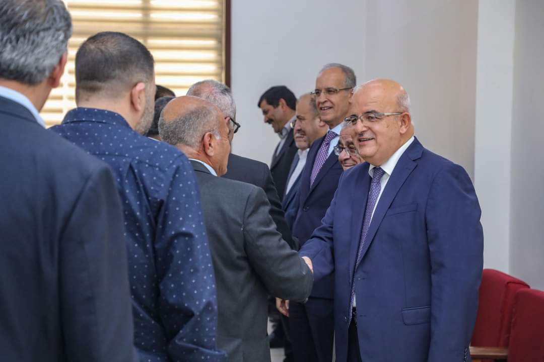 الدكتور الحياري يستقبل المهنئين من العاملين في الجامعة الهاشمية ...صور