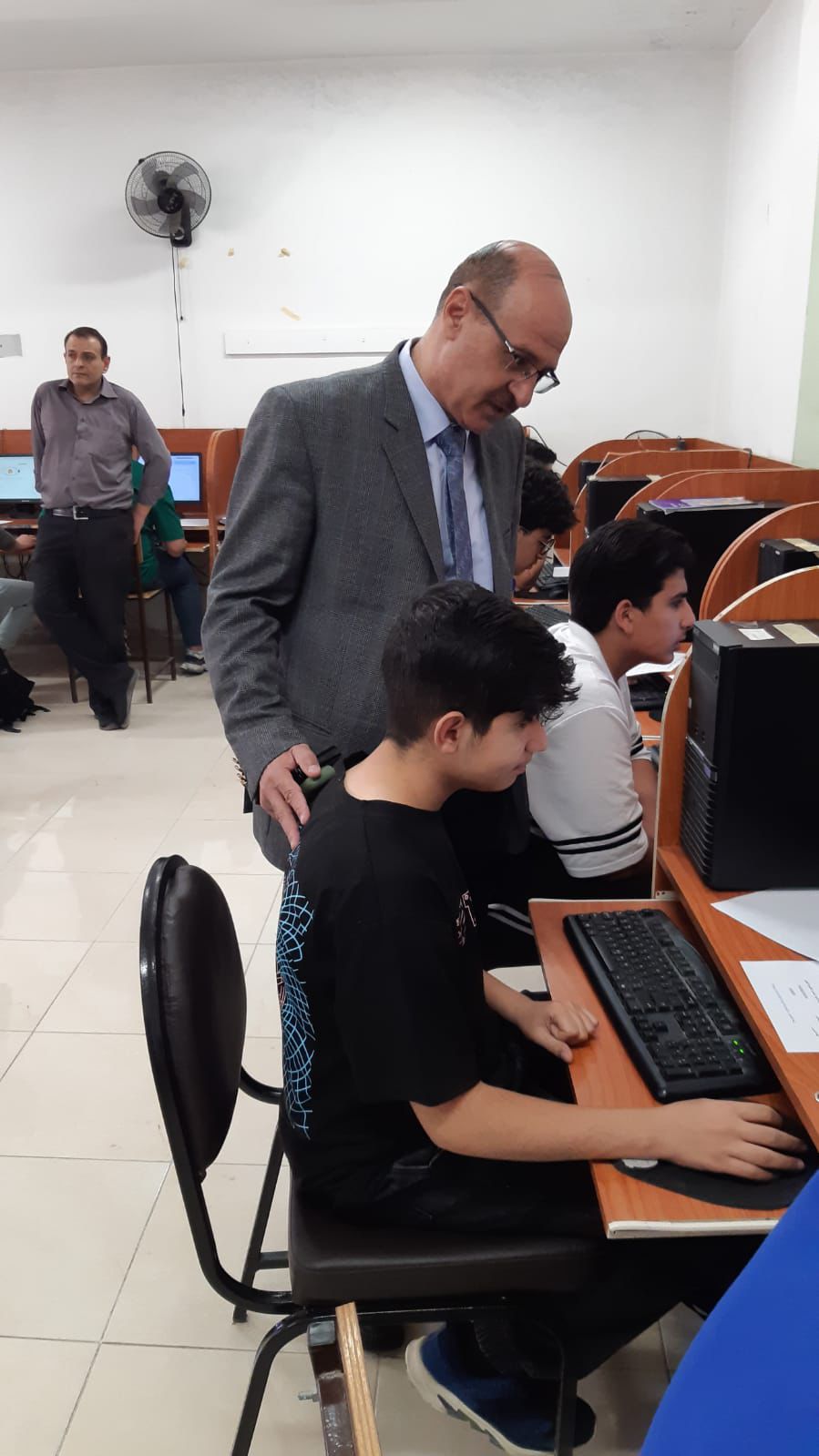 المجالي يتفقد الاختبار الدولي PISA  في مدرسة الامير الحسن الثانوية للبنين