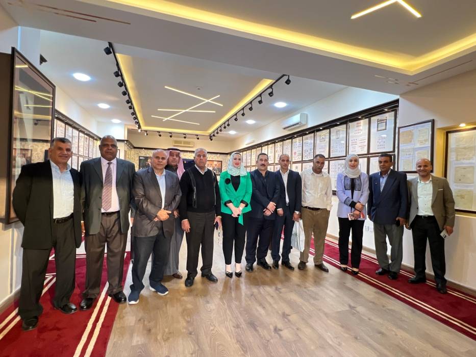 ملتقى متقاعدي جنوب شرق عمان العسكريين يزور متحف الطوابع الاردنية ...صور