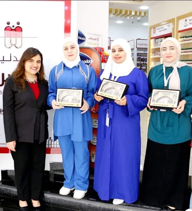 صيدلة جامعة الزرقاء تكرم مجموعة من خريجيها العاملين...صور