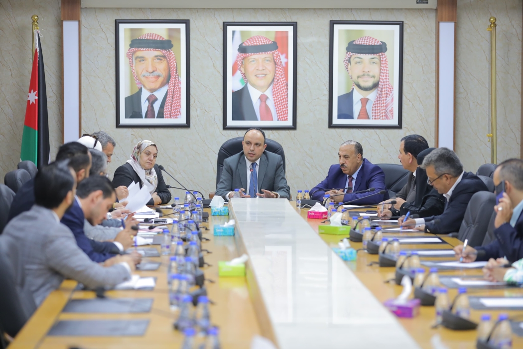 إدارية النواب توصي بتمديد انتداب موظفي التربية إلى دائرة الضريبة
