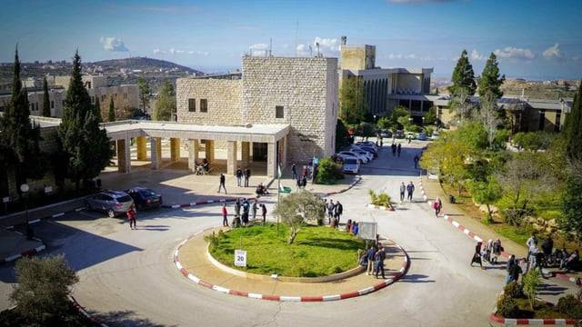 بسبب موقف بلاده.. طلاب يطردون السفير الألماني من جامعة في رام الله