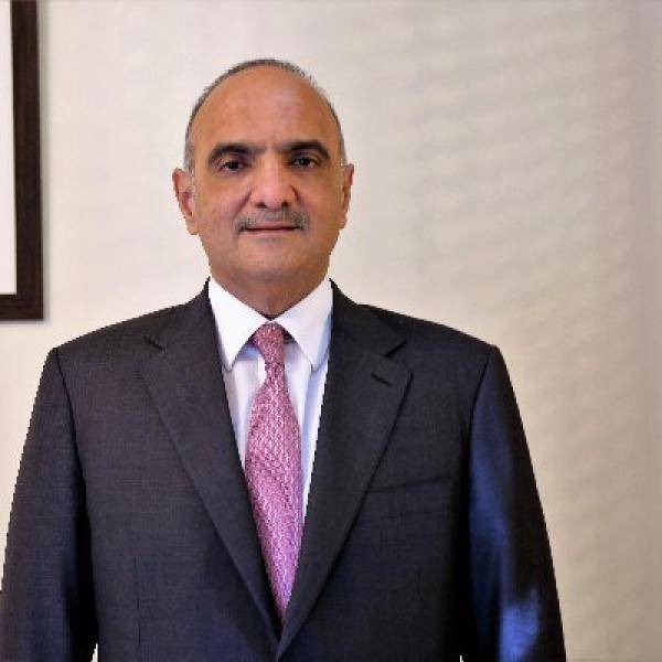 الخصاونة للعمال في يومهم: بهمَّتكم يعلو البنيان