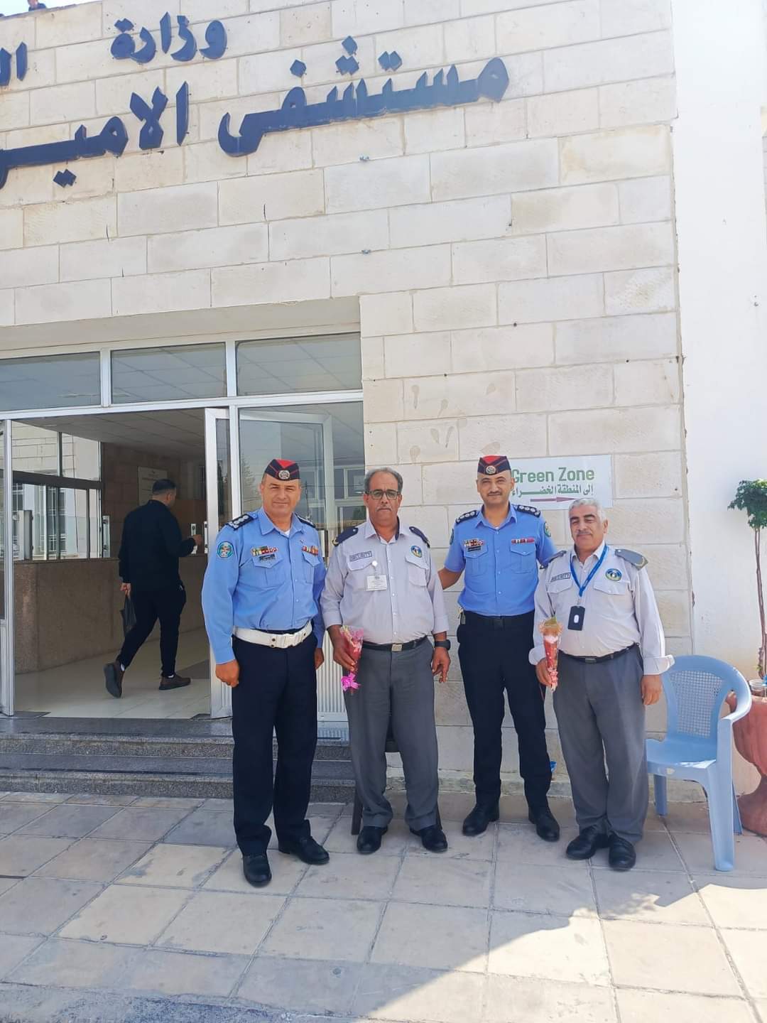 الشرطة المجتمعية في إقليم الشمال تهنئ العمال العاملين في الميدان ...صور