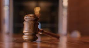 حبس شخصين لمدة سنة احتالا على مؤسَّسة أيتام بأختام مزوّرة