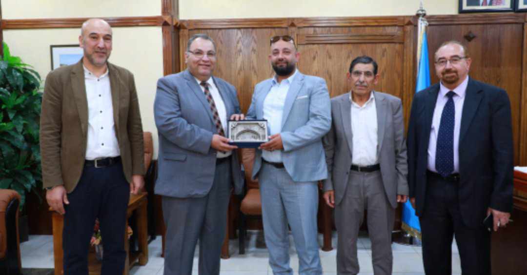 مذكرة تعاون بين جامعة الزرقاء ومؤسسة أكرم اسماعيل الهندسية